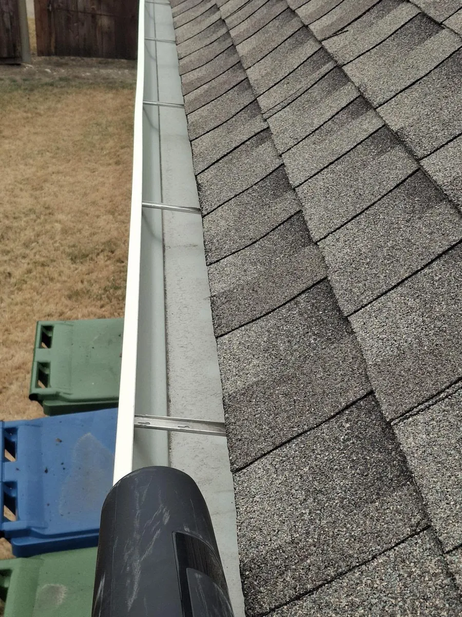 Gutter cleaning — clean and clear gutter after cleaning in Dallas–Fort Worth
